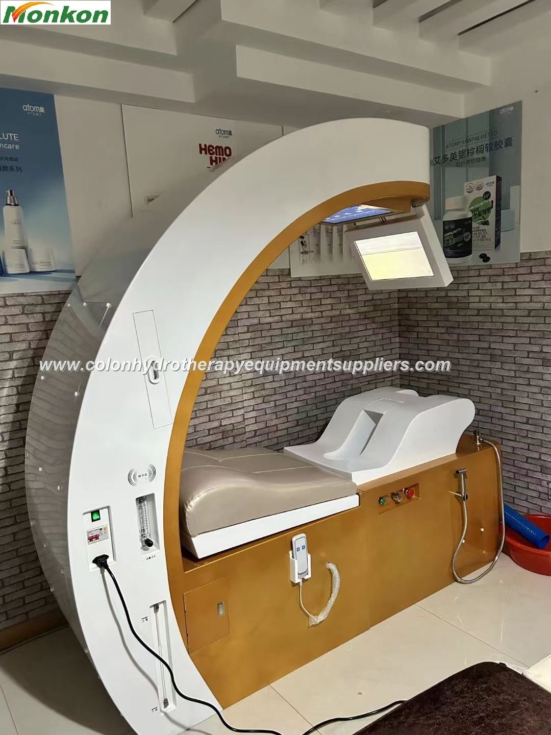 Procedimiento de hidroterapia de colon argentina realizado con equipo MAIKONG