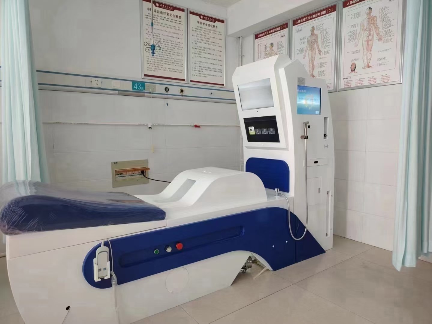 Máquina para hidroterapia de colon MAIKONG modelo MK-880 instalada en centro de bienestar mexicano